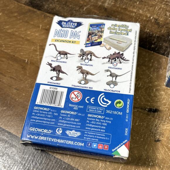 Dino Dig Dinosaur Excavation Kit Dr Steve Hunters Geoworld STEM Lot Of 3 - Picture 3 of 3
